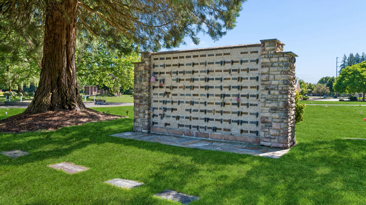 Columbario en Mills & Mills Funeral Home & Memorial Park
